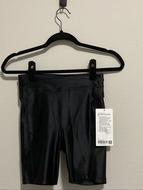 Lululemon Women’s Satin Shine HR Short 6”- Size 4 (NWT)